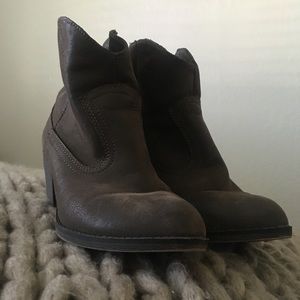 Rocket dog suede booties👢